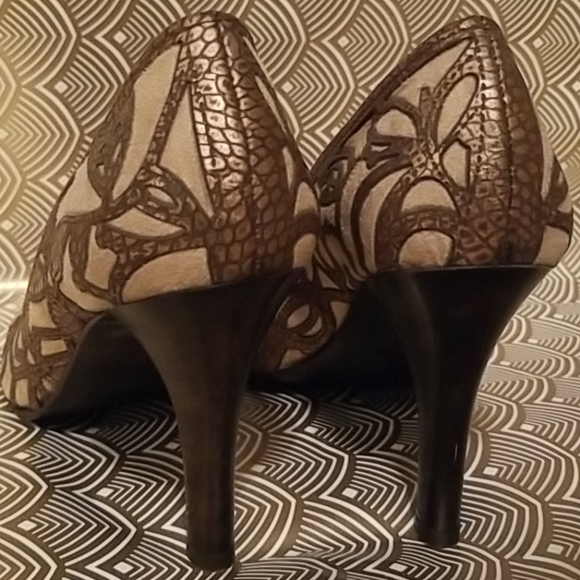 Stunning Peep Toe Carlos Santana Heels - Picture 3 of 4